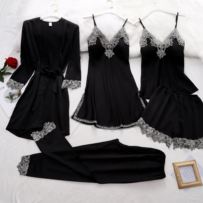 Zijden Look | Elegante V-hals Pyjama Set met Kant 4
