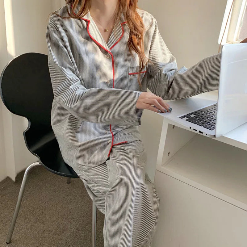 Zoviska | Gestreepte damespyjamaset met knoopsluiting 0