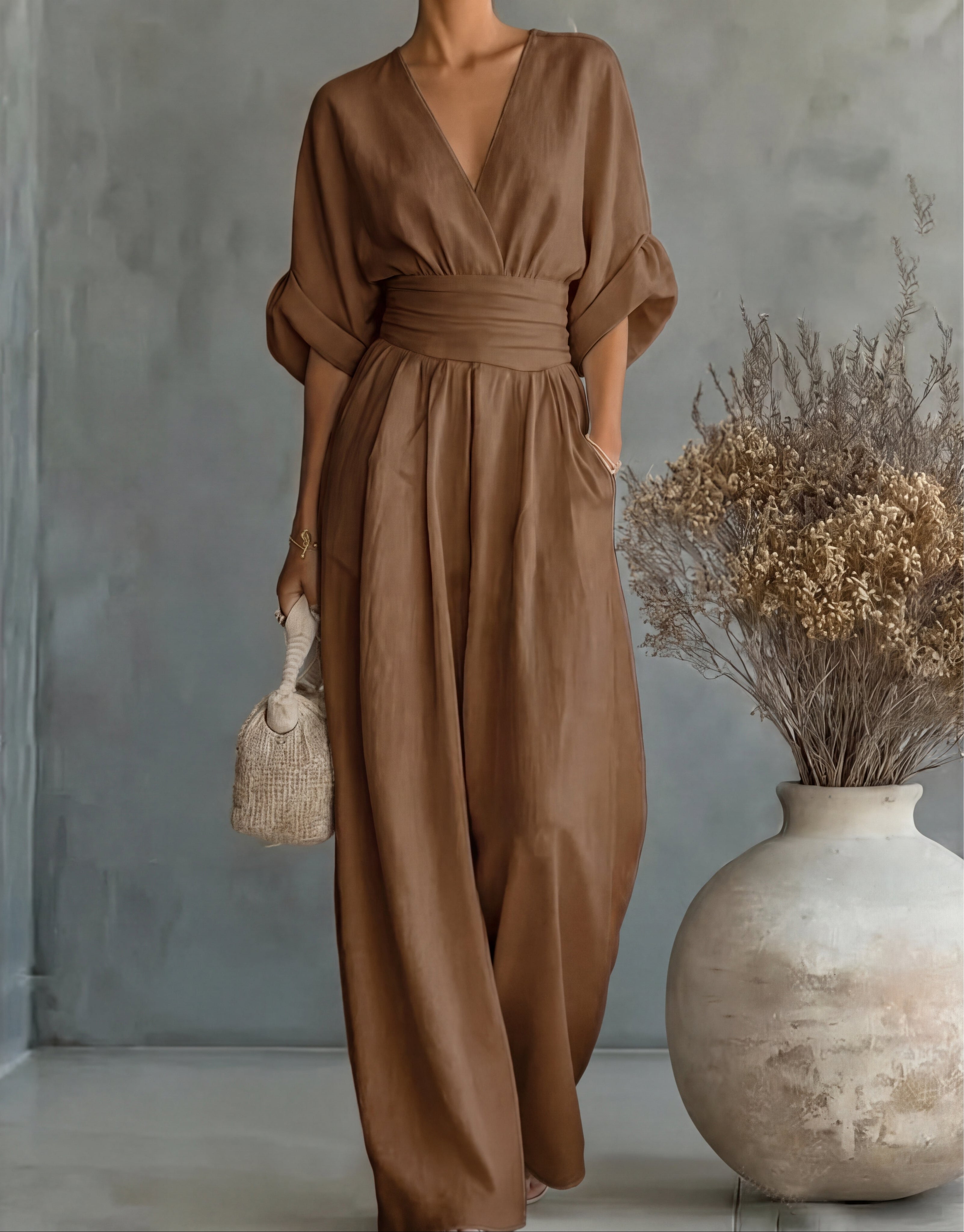 Bregje | Wijde jumpsuit voor dames met V-hals - Bruin