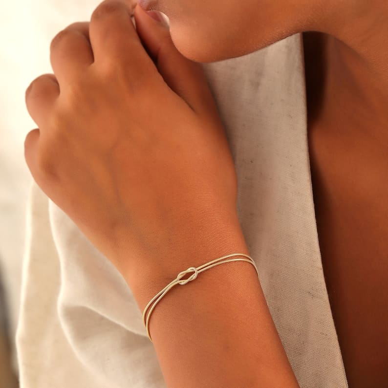 Elske | Minimalistische armband met liefdesknoop - foto 9