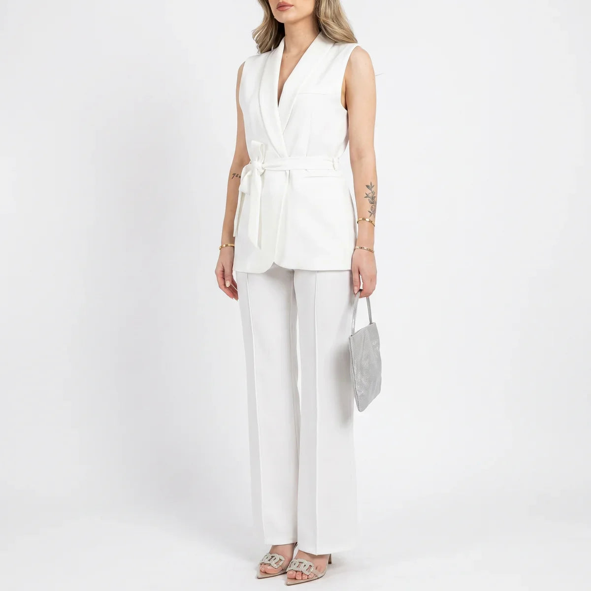 Feline | Mouwloos broekpak voor dames met riem - Wit