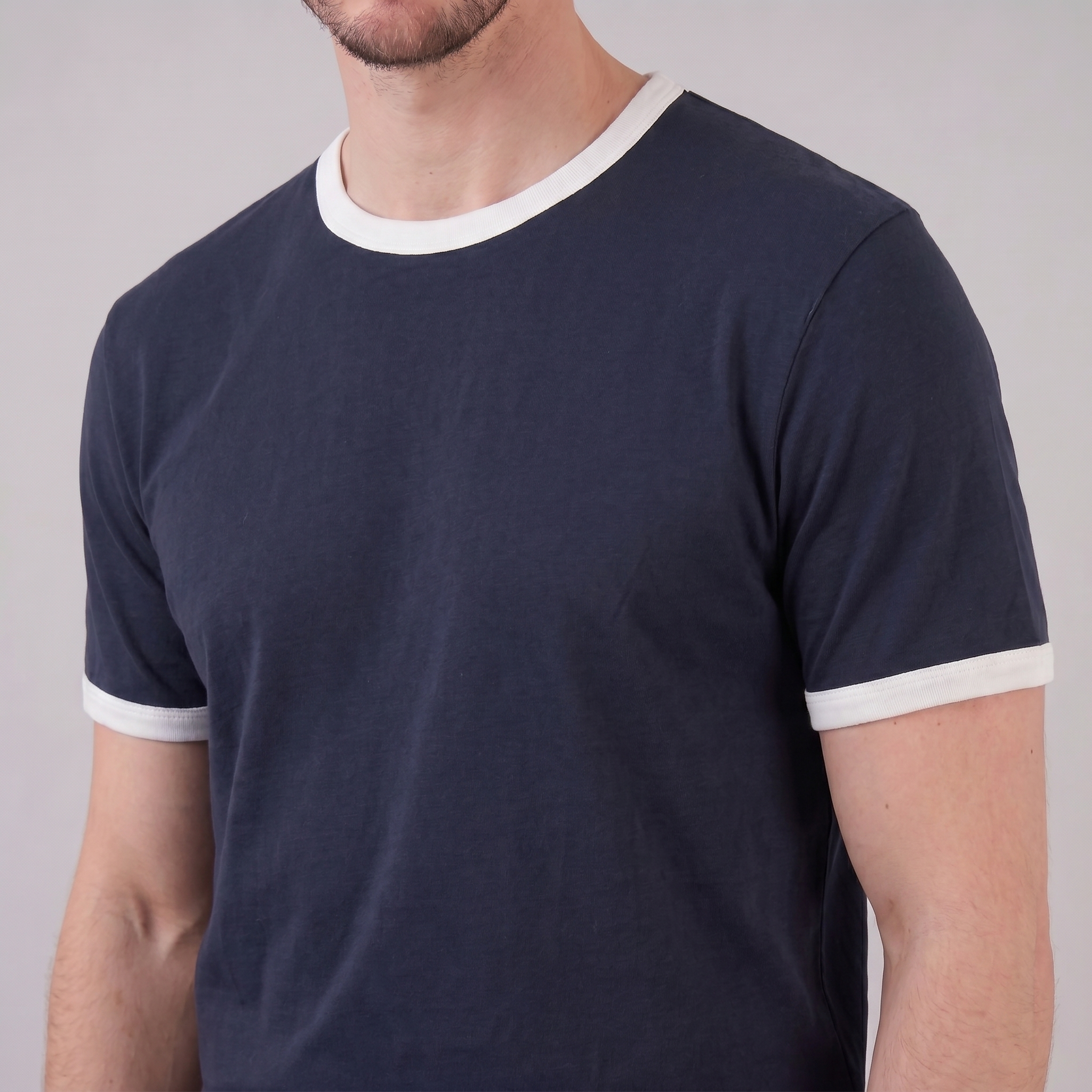 Guus | Heren t-shirt met contrastbies en ronde hals - Marineblauw