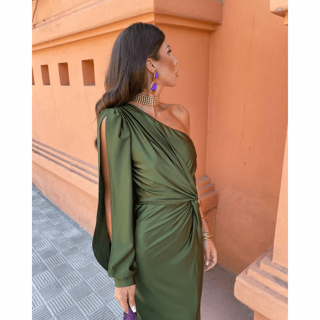Josine | Satijnen galajurk met one-shoulder en split - view 3