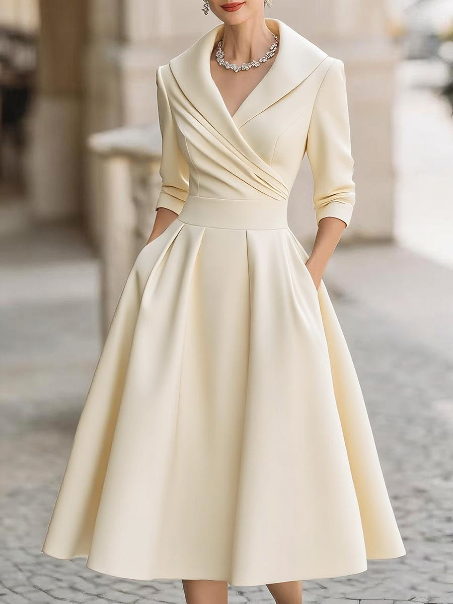 Loes | Elegante galajurk met V-hals - Beige