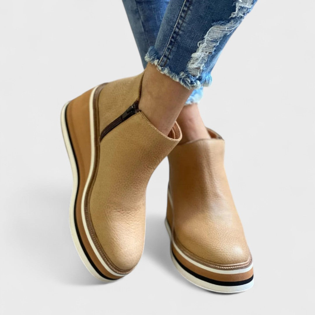 Nynke | Enkellaarsjes met sleehak voor dames - Beige