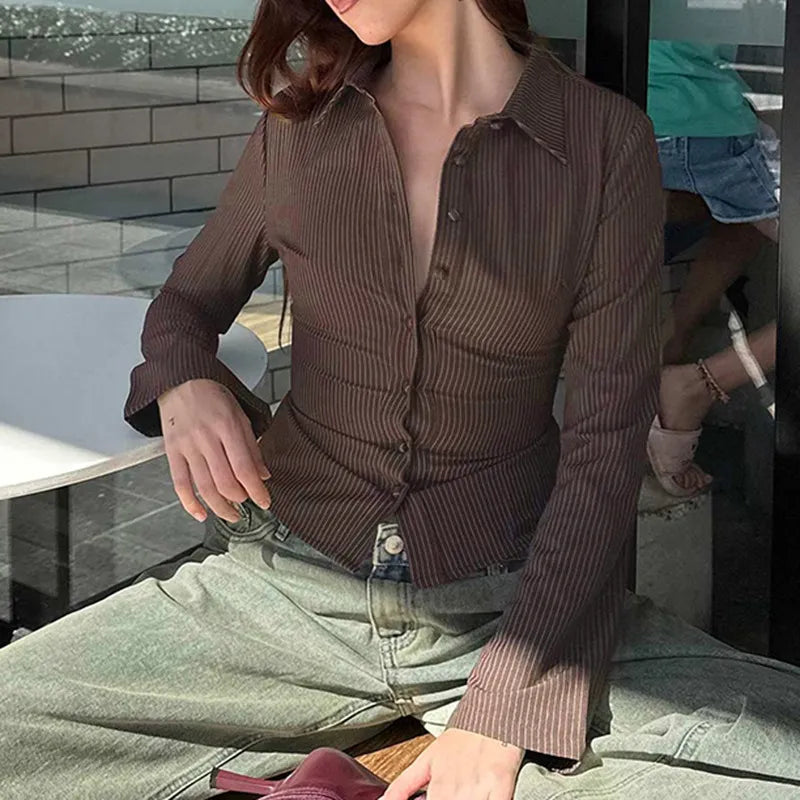 Yvonne | Getailleerde retro blouse met wijde mouwen - foto 3