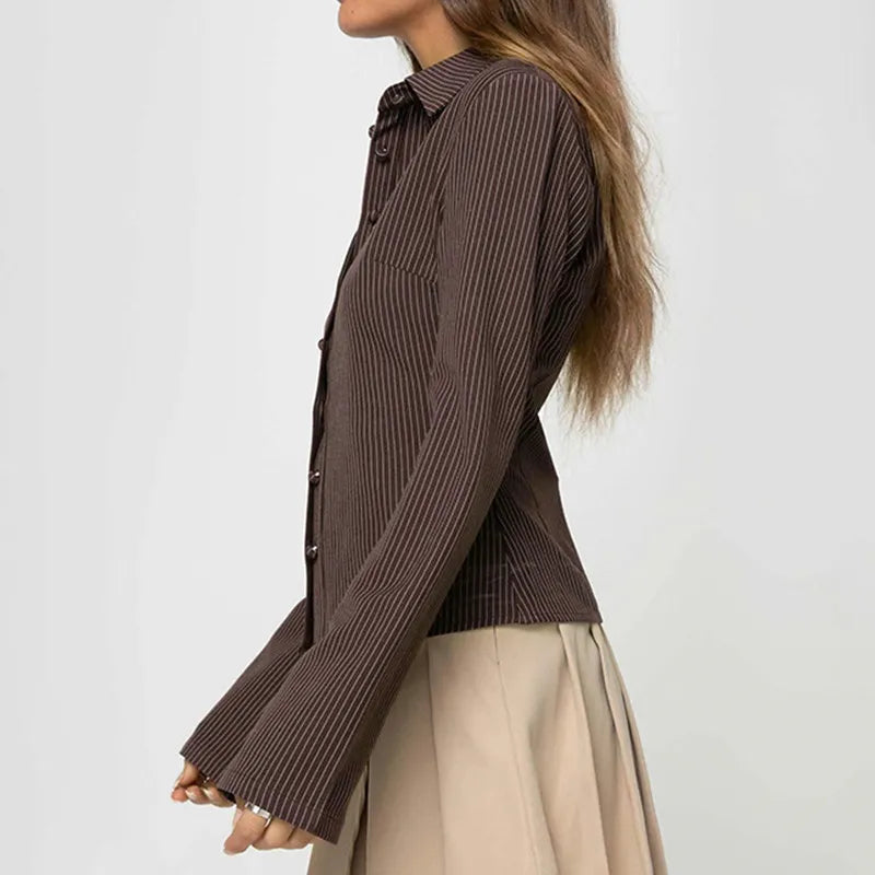 Yvonne | Getailleerde retro blouse met wijde mouwen - foto 4